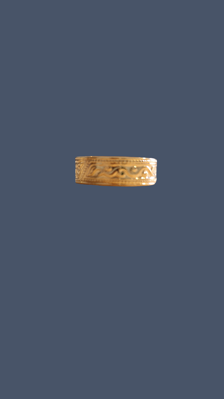 Etnic gold ring