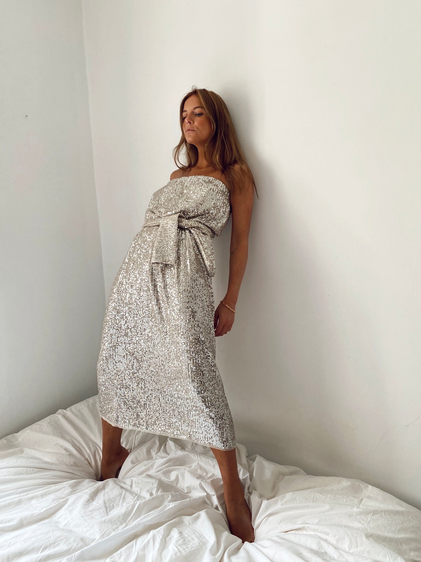 9770 - DOWA - SILVER SEQUINS DRESS -BYOU by Patricia Gouveia